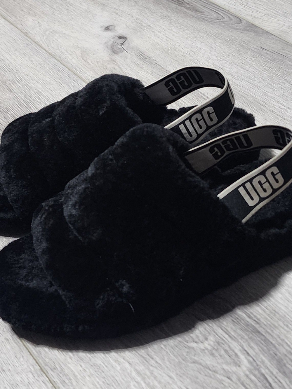 UGG Fluff Yeah Black Skeepskin Elastic Heel Slip-on Slides House Shoes Womens 9